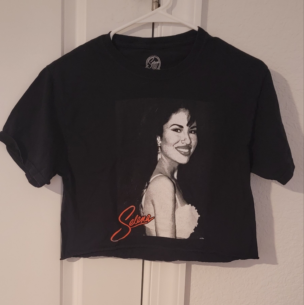 Selena crop top XS Graphic shirt
